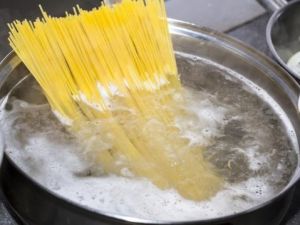 Makarnanın Suyunu Sakın Lavobaya Dökmeyin