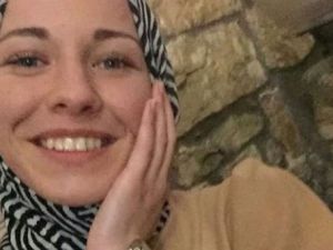 ÇARDAKTA OTURURKEN İSABET ETTİ