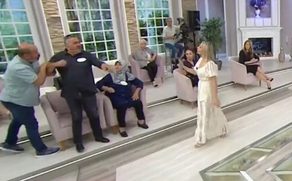 ESRA EROL DA GÖRÜLMEMİŞ OLAY galerisi resim 6