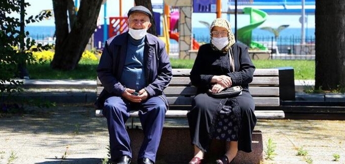 65 Yaş Üstü İçin Gece Yarısı Yasakları Getirildi galerisi resim 2