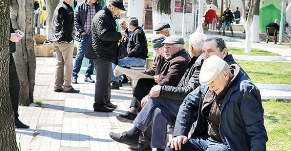 65 Yaş Üstü İçin Gece Yarısı Yasakları Getirildi galerisi resim 4