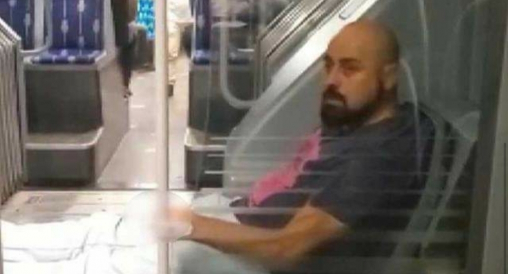 Metrobüste büyük rezalet! Kimseye aldırmadı galerisi resim 2