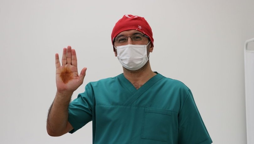 Kınalı elleriyle koronavirüsle mücadele ediyorlar galerisi resim 4