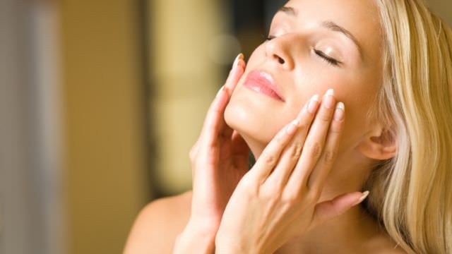 BU YİYECEKLER CİLDİNİZİN YAŞLANMASINI ÖNLÜYOR...! KİM İSTEMEZ Kİ 50 YAŞI galerisi resim 1