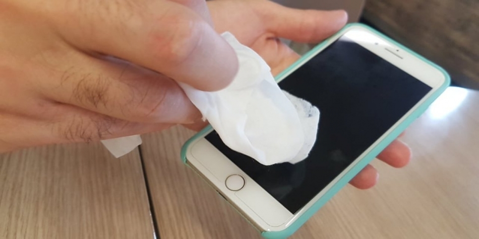 Cep Telefonuna Islak Mendili Sakın Dokundurmayın Sebebi ise... galerisi resim 7