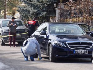 SON DAKİKA! ÜNLÜ İŞ ADAMI OTOMOBİLİNİN İÇİNDE MASKELİ BİR KİŞİ TARAFINDA