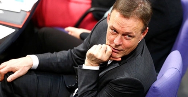 Canlı Yayında Fenalaşan Ünlü İsim Hayatını Kaybetti galerisi resim 7