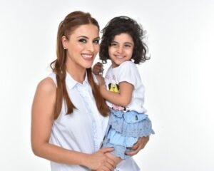 Şarkıcı Zara, gözlerden uzak tuttuğu kızı Nur'un fotoğrafını ilk ke galerisi resim 3