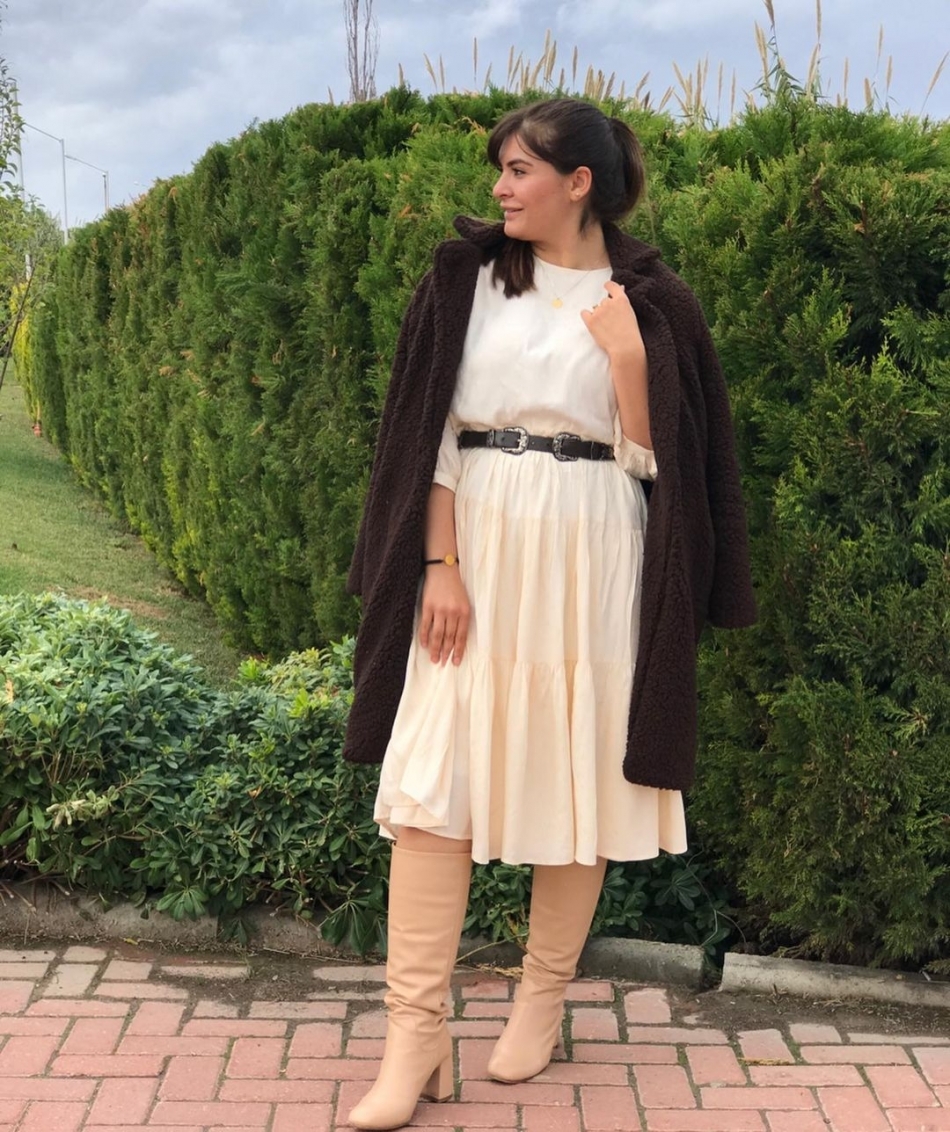 Hanife Gürdal'ın göbek üstü giydi elbisesi alay konusu oldu galerisi resim 14