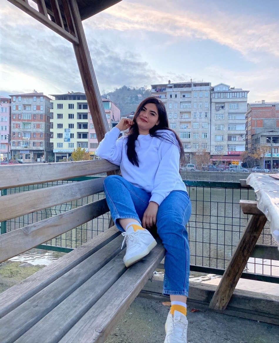 Hanife Gürdal'ın göbek üstü giydi elbisesi alay konusu oldu galerisi resim 15