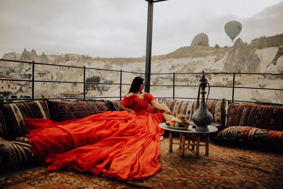 Hanife Gürdal'ın göbek üstü giydi elbisesi alay konusu oldu galerisi resim 16