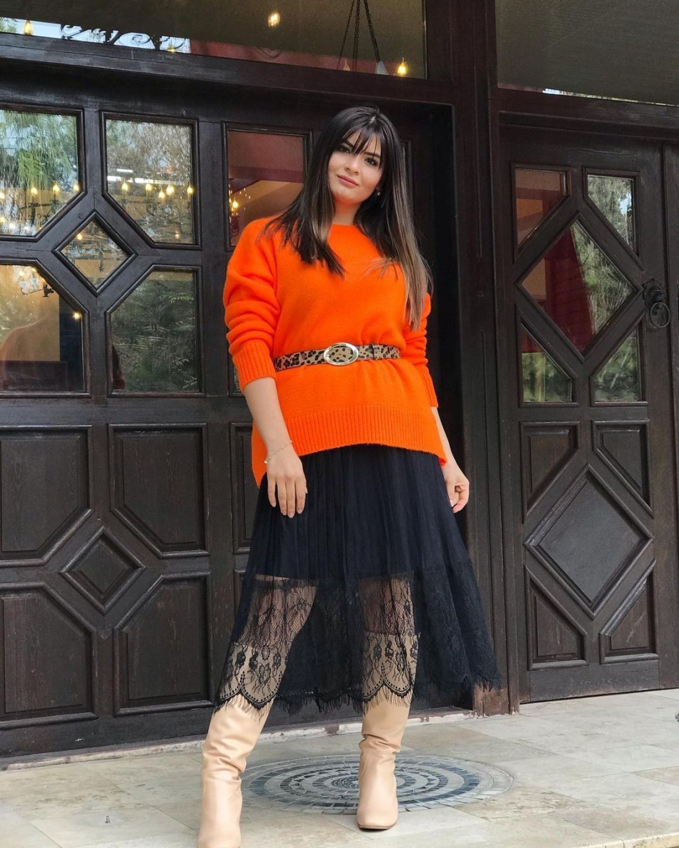 Hanife Gürdal'ın göbek üstü giydi elbisesi alay konusu oldu galerisi resim 18