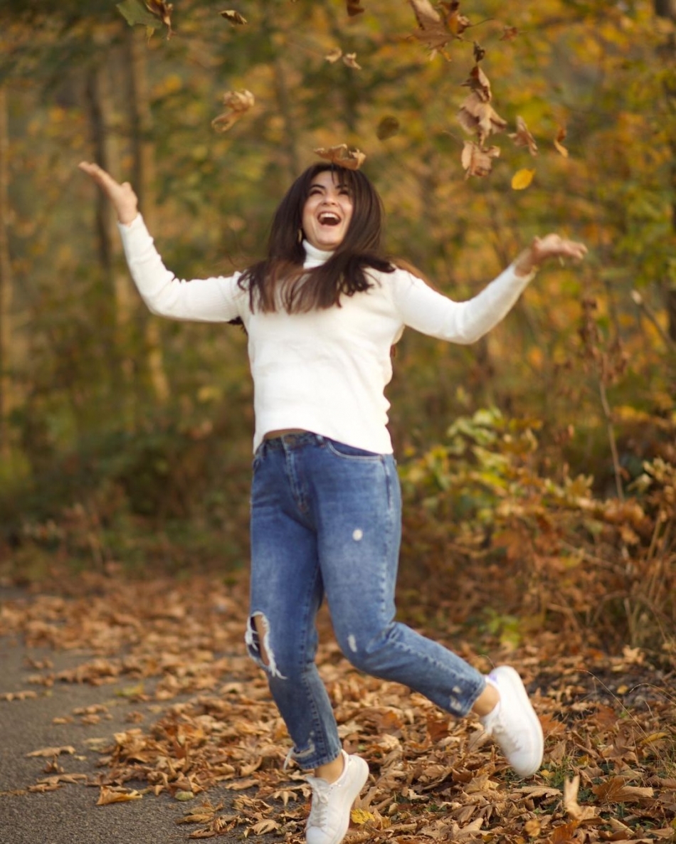 Hanife Gürdal'ın göbek üstü giydi elbisesi alay konusu oldu galerisi resim 8