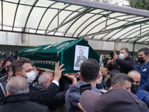 ÜNLÜ TÜRKÜCÜNÜN C'ENAZESİNDE REZİLLİK galerisi resim 3