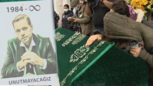 ÜNLÜ TÜRKÜCÜNÜN C'ENAZESİNDE REZİLLİK galerisi resim 4