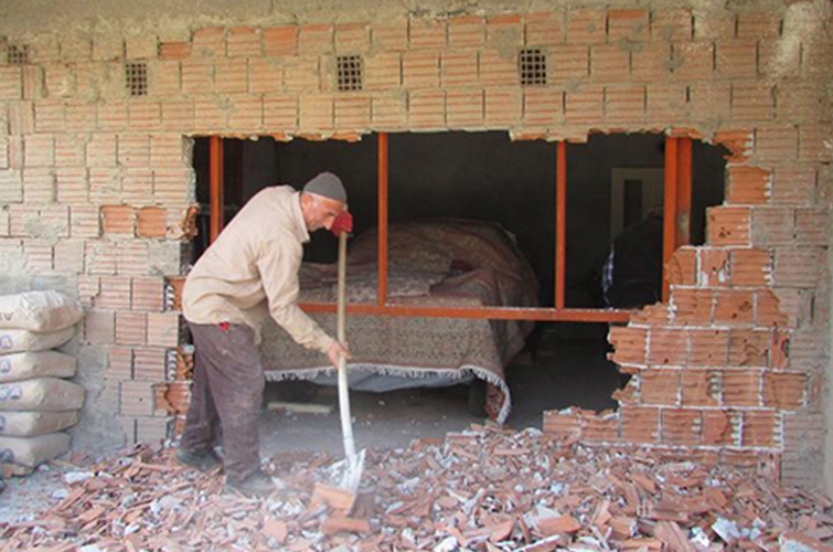 40 Yıl Sonra Otomobilini Kapattığı Yerden Çıkardı galerisi resim 6