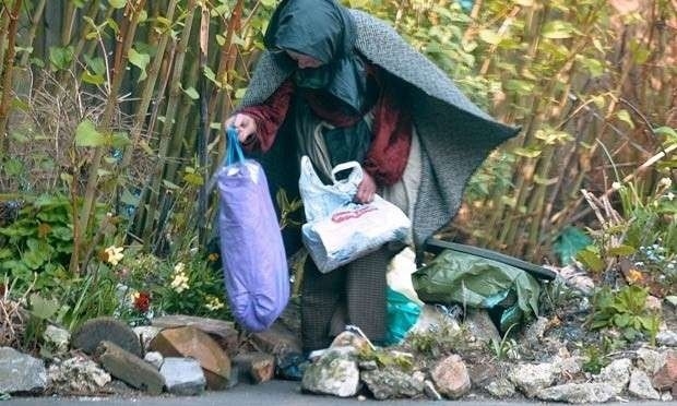 Bir Zamanlar Önemli Bir Sanatçıydı Aşkı Yüzünden Bu Hale Geldi galerisi resim 4