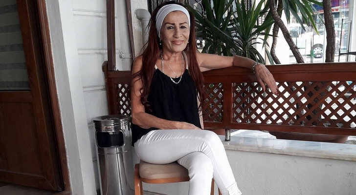 ÜNLÜ SANATÇI KNSERE YENİK DÜŞTÜ galerisi resim 2