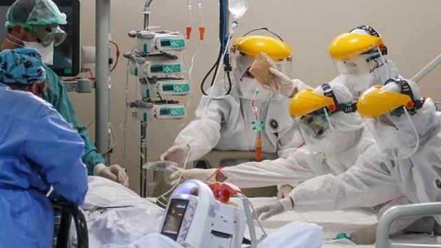 ÜNLÜ SANATÇI KNSERE YENİK DÜŞTÜ galerisi resim 3