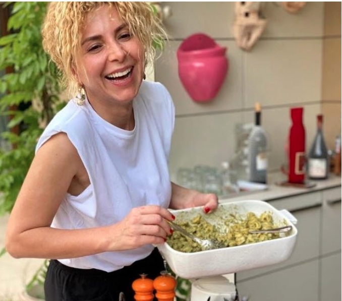 Masterchef'te son 4'e kalma başarısını gösteren Özgül Coşar me galerisi resim 15