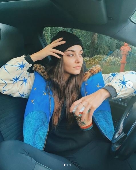 Hande Erçel doğal pozlarını paylaşmaya doyamadı! Makyajsız hali olay yar galerisi resim 3