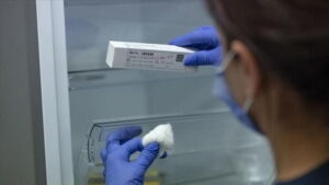 ÜNLÜ PROFESÖR AÇIKLADI: BU GRUPTAN OLAN İNSANLAR ÇİN AŞISINI KESİNLİKLE  galerisi resim 3