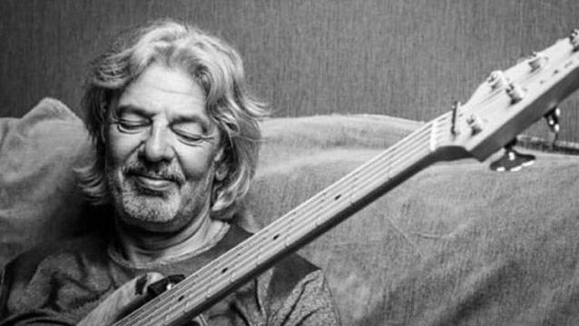 Ünlü müzisyen hayatını kaybetti! galerisi resim 2