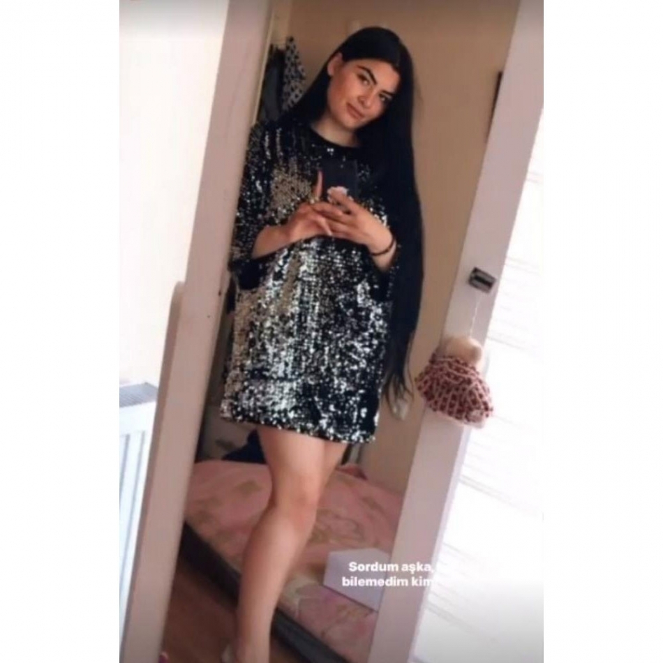 Verdiği Poz galerisi resim 4