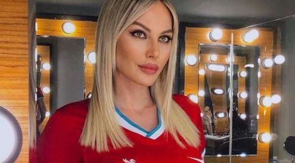 Ünlü Spiker Dansözlere Taş Çıkarttı galerisi resim 9