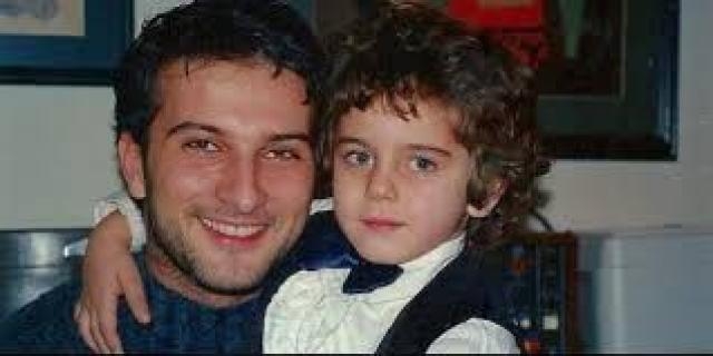 YILLAR ÖNCE TARKAN’LA POZ VEREN ÇOCUK ŞİİMDİ ÜNLÜ! galerisi resim 1