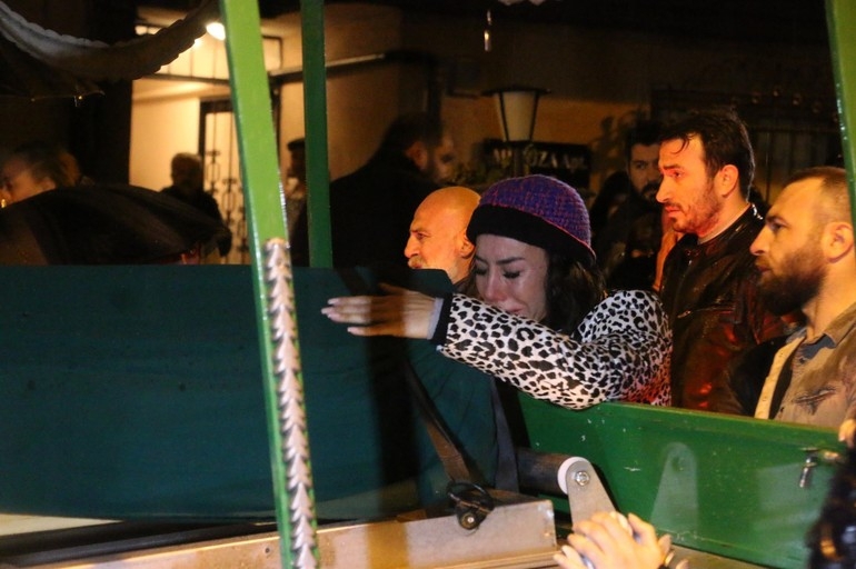 ÜNLÜ DANSÇI EVİNDE ÖLDÜRÜLDÜ! galerisi resim 4