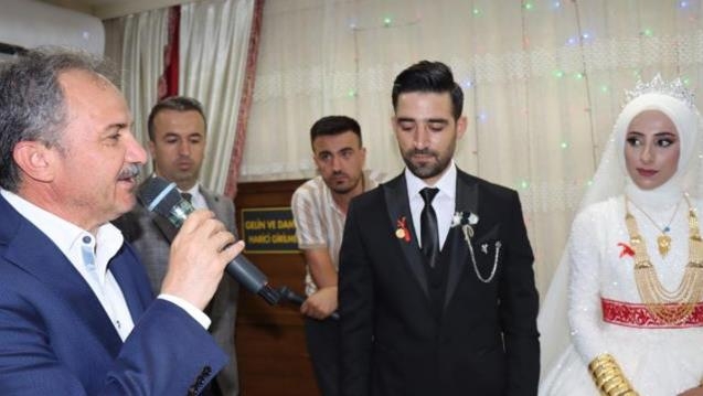 kardeşlerle evlendi.. galerisi resim 3