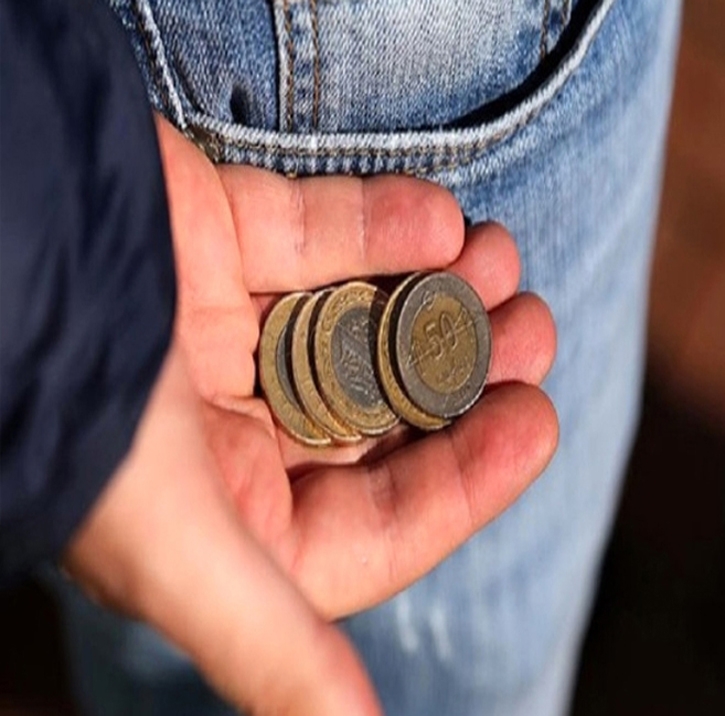 istanbulda bir kızz öğrenci yurdu önü! galerisi resim 1