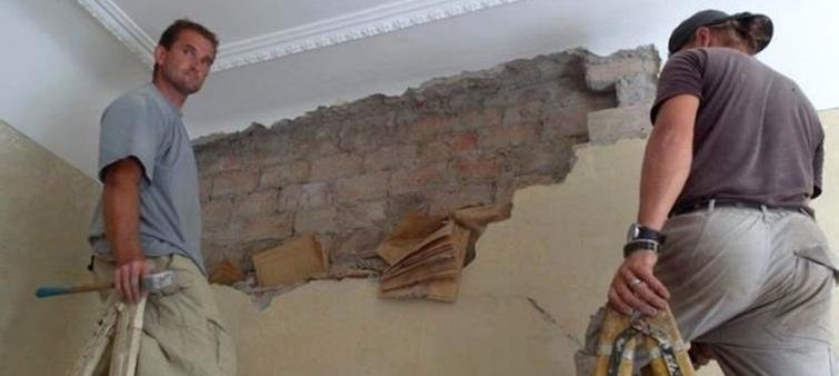 HER ŞEY TAŞINMALARI İLE ORTAYA ÇIKTI ! YIKTIKLARI DUVARIN İÇİNDEN ÇIKANA galerisi resim 2