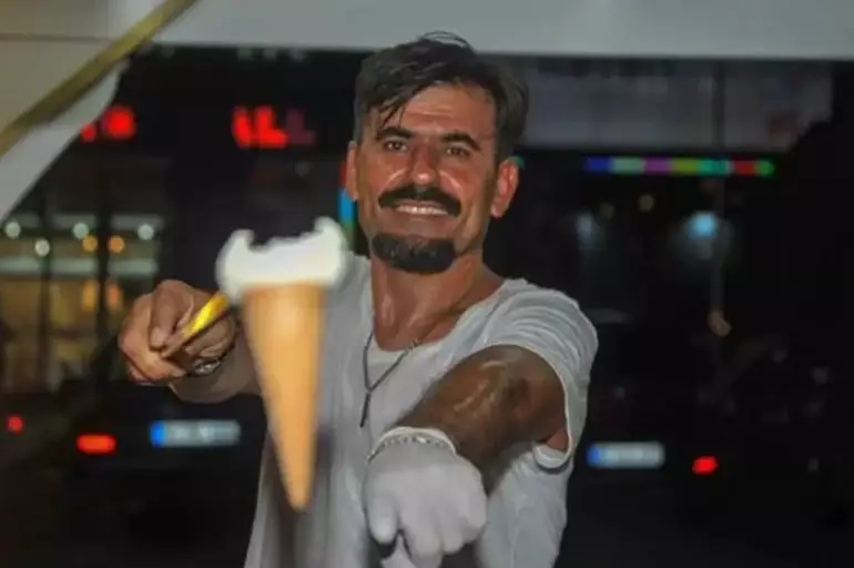 Dndurmacı’nın muşterisiyle..