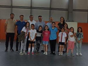 Çocuklarla Voleybol Oynadılar