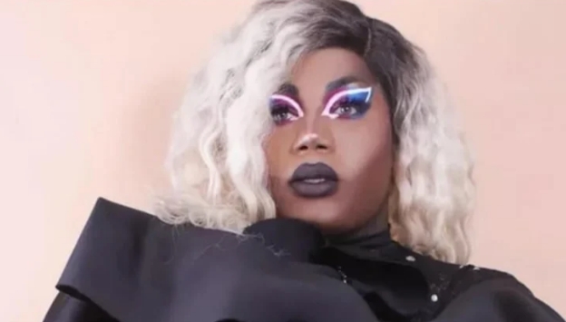 Sahnede Bir Anda Yere Yığındı galerisi resim 3