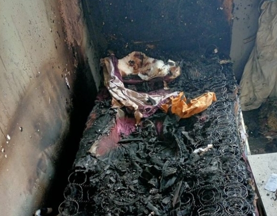 Büşra Evde Tek Başına Oturuyordu galerisi resim 4