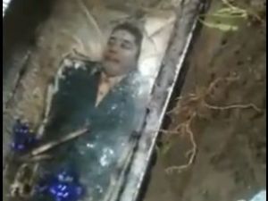 15 YIL SONRA DEDESİNİN MEZARINI AÇTIRDI... GÖRDÜKLERİNE İNANAMADI ! ŞOK 