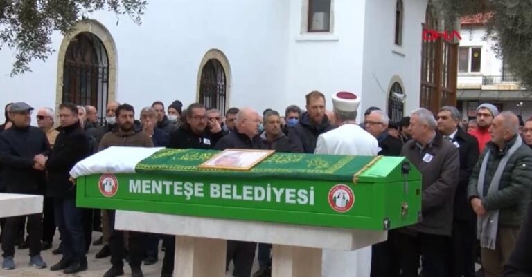 Ünlü oyuncu son yolculuğuna uğurlandı galerisi resim 2