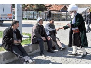 Nasreddin Hoca Kitap Dağıttı, Fuara Çağırdı