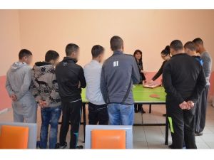 Başkan AK Mahkum Çocuklara Mangala Hediye Etti