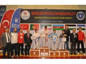M.kemalpaşalı Karateciler 3 Madalyayla Döndü
