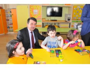 Nazilli’de Minik Öğrencilere Boyama Ve Yap Boz Kitapçıkları Dağıtıldı