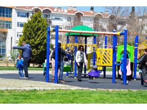 Sıcak Havayı Gören Tekirdağlılar Sokaklara Döküldü