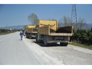 Orhangazi’de Göl Yolundaki Çukurlar Asfaltlandı