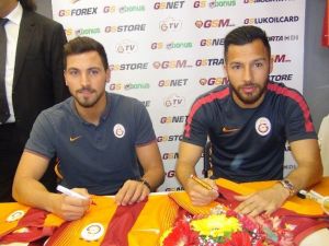 Galatasaraylı Futbolculara Büyük İlgi