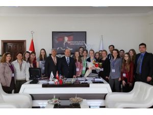 Polonyalı Öğrencilerden Başkan Özakcan’a Ziyaret