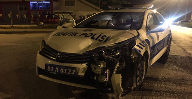 Polis Aracın Çarptı
