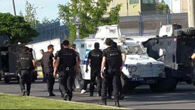 Diyarbakır'da polise saldırı